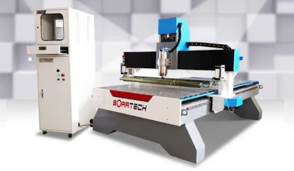 Máy cắt gỗ CNC vận hành tự động thông qua máy tính điều khiển 